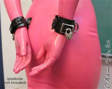 4784A      Deluxe Locking Rubber Bound Wrist Cuffs