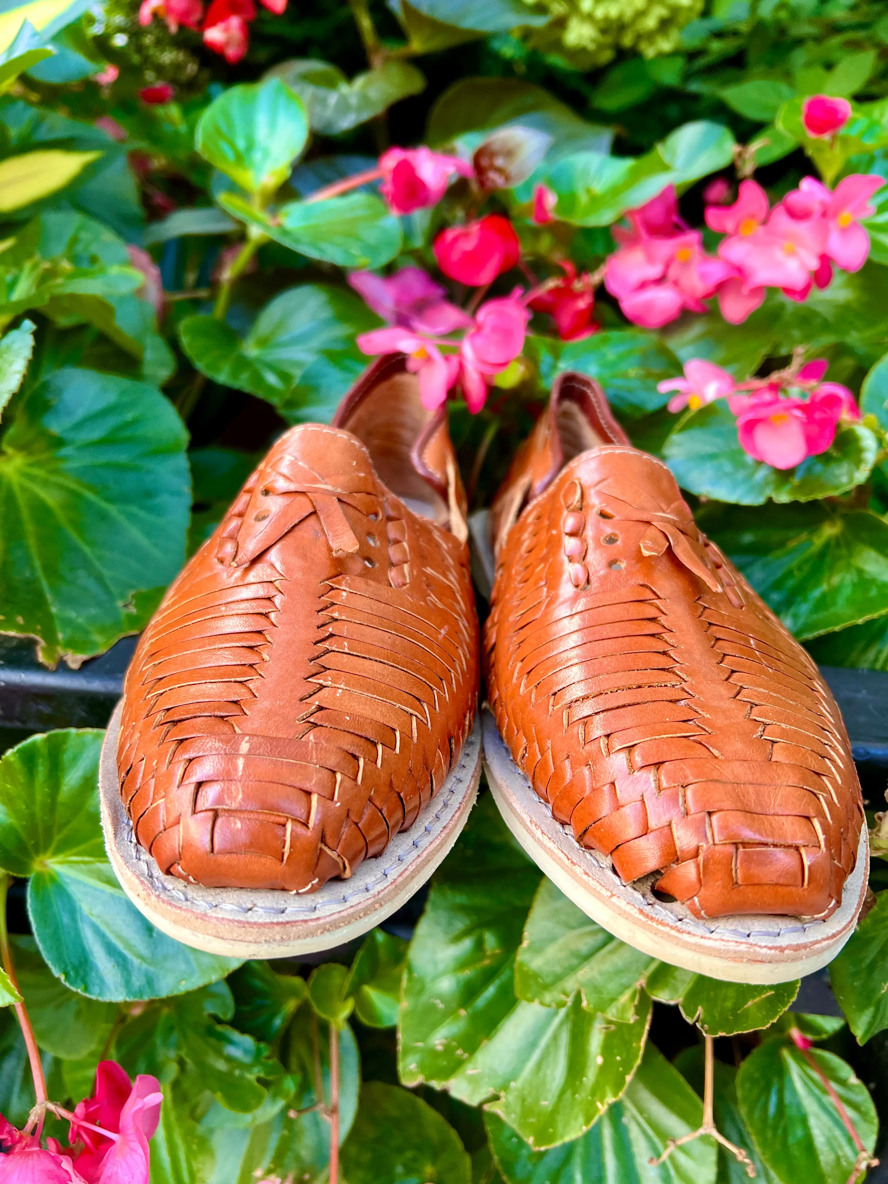 Men’s Mexican Huarache Sandals -- Natural Leather w/ bow